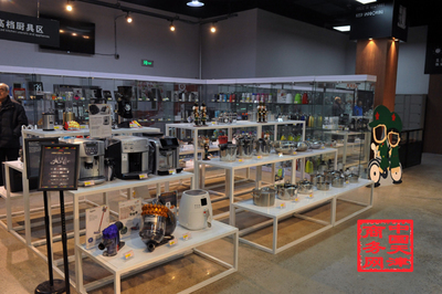 机械蜗牛O2O跨境电商体验店民园开张